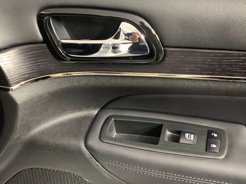 Used 2020 Jeep Grand Cherokee High Altitude RWD image 38