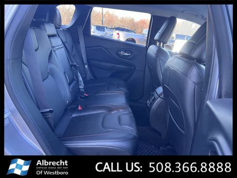 Used 2019 Jeep Cherokee Trailhawk AWD/4WD image 18