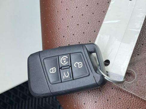 Used 2023 Volkswagen Atlas SE image 35