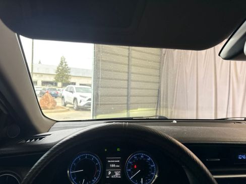 Used 2018 Toyota Corolla LE FWD image 23