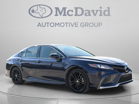 Used 2021 Toyota Camry XSE w/ Navigation Upgrade Package FWD image 10