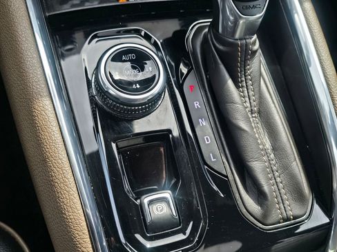 Used 2023 GMC Canyon Denali image 26