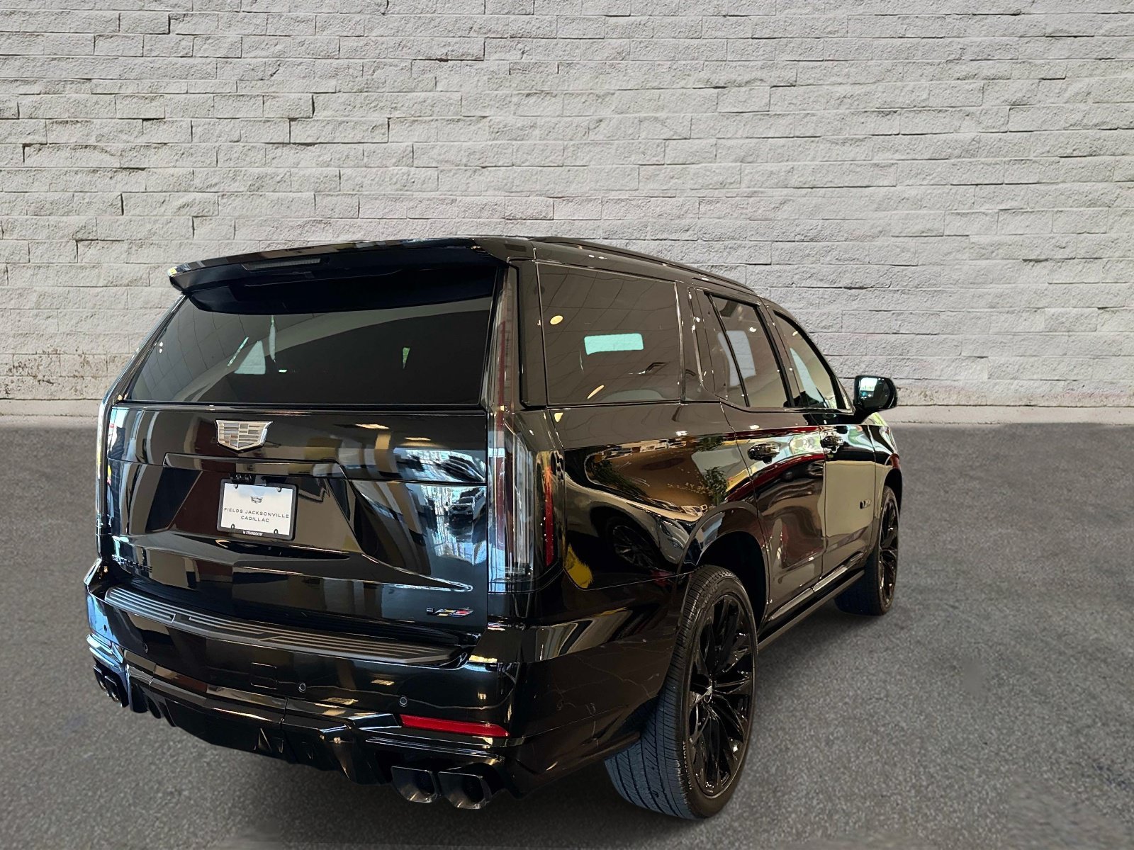 Used 2026 Cadillac Escalade V w/ LPO, ONYX Package AWD/4WD image 5