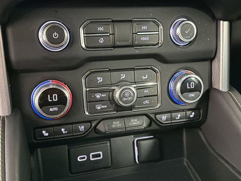 Used 2022 GMC Yukon SLT w/ SLT Premium Package image 32