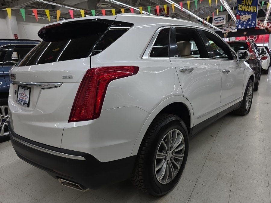 Used 2017 Cadillac XT5 Luxury w/ Driver Awareness Package AWD/4WD image 9