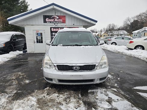 Used 2012 Kia Sedona LX image 2