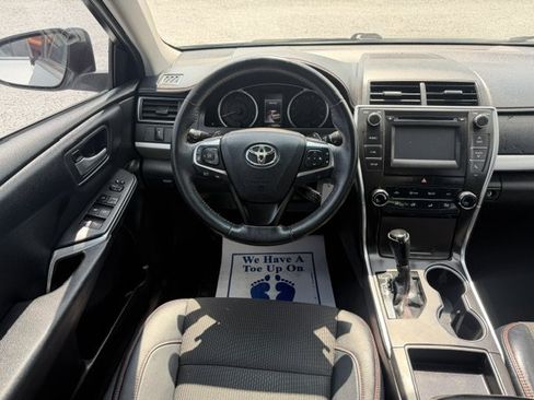 Used 2017 Toyota Camry SE FWD image 9