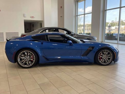 Used 2015 Chevrolet Corvette Z06 w/ 3LZ Preferred Equipment Group image 2