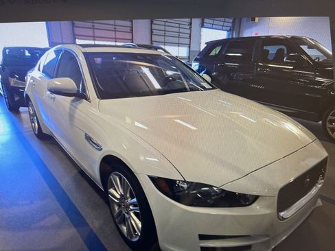 Used 2019 Jaguar XE Prestige image 5
