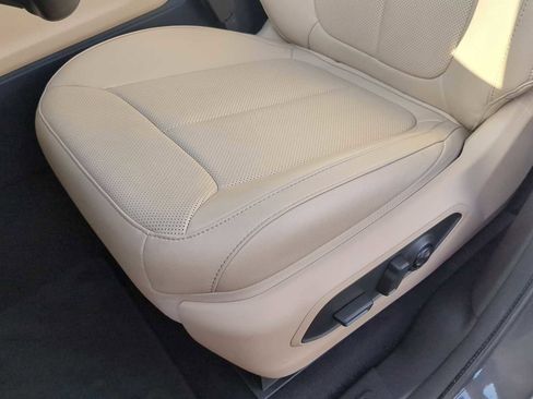 Used 2024 Jeep Grand Cherokee L Limited w/ Luxury Tech Group II image 13