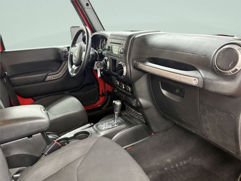 Used 2018 Jeep Wrangler Unlimited Sport w/ Connectivity Group image 13