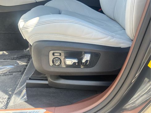 Used 2025 BMW XM AWD/4WD image 11