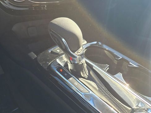 Used 2025 Chevrolet Trax LT w/ LT Convenience Package image 26