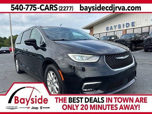 Used 2024 Chrysler Pacifica Touring-L FWD image 1