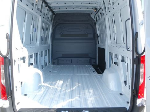 Used 2025 Mercedes-Benz Sprinter 2500 image 26