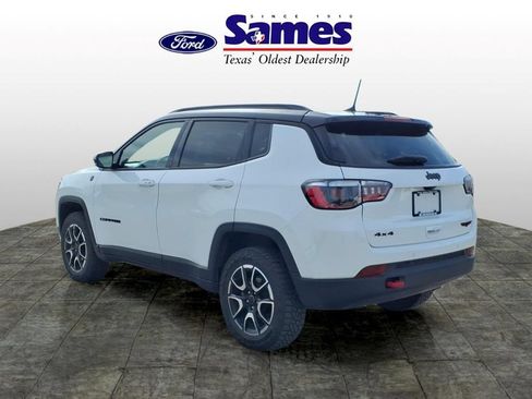 Used 2025 Jeep Compass Trailhawk AWD/4WD image 5