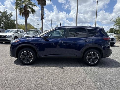 Certified 2024 Nissan Rogue SV FWD image 8