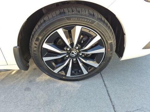 Certified 2024 Honda Civic EX-L image 6