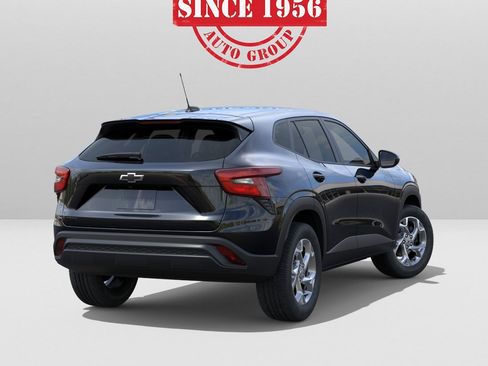 New 2026 Chevrolet Trax LS w/ LS Convenience Package FWD image 4