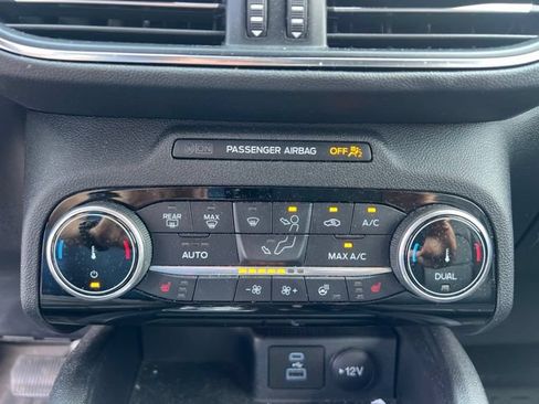 Used 2022 Ford Escape Titanium AWD/4WD image 29