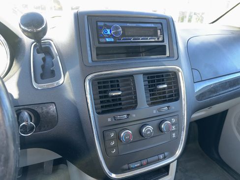 Used 2015 Dodge Grand Caravan American Value Package w/ UConnect Hands-Free Group image 8