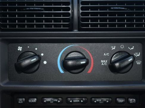 Used 2004 Ford Mustang Convertible image 25