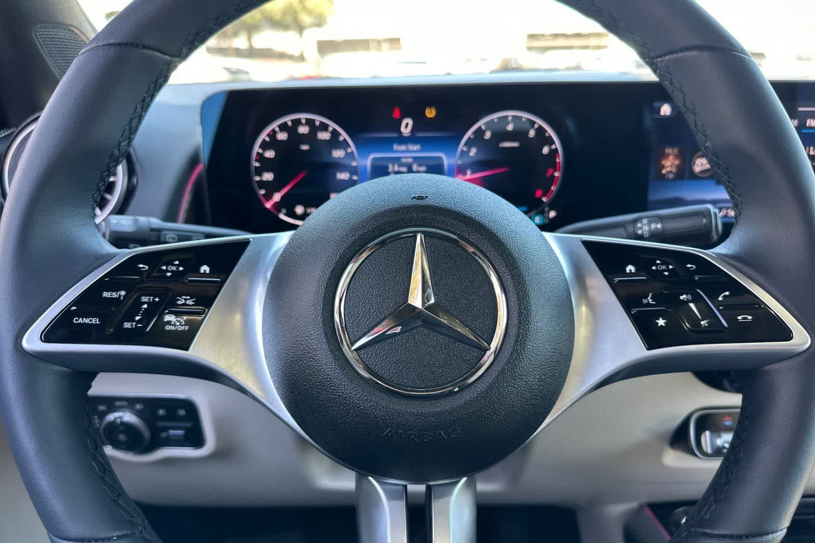 Used 2026 Mercedes-Benz GLB 250 4MATIC image 32
