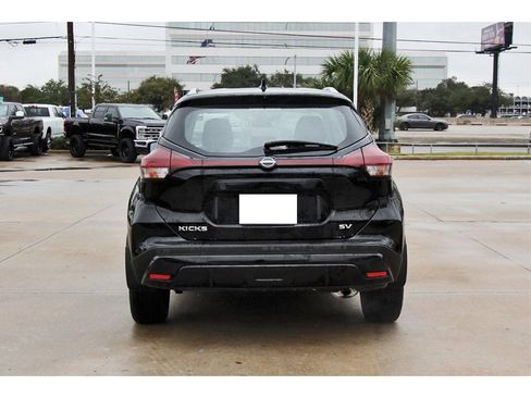 Used 2023 Nissan Kicks SV image 5