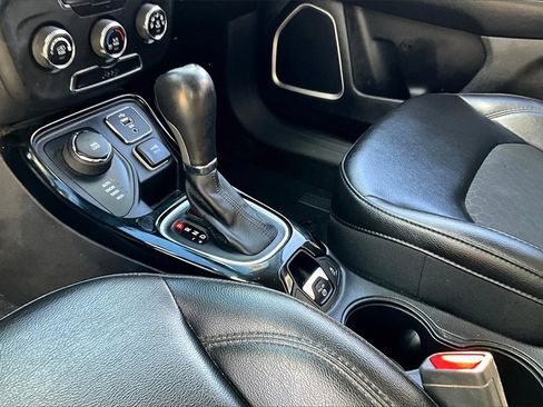 Used 2018 Jeep Compass Latitude image 12