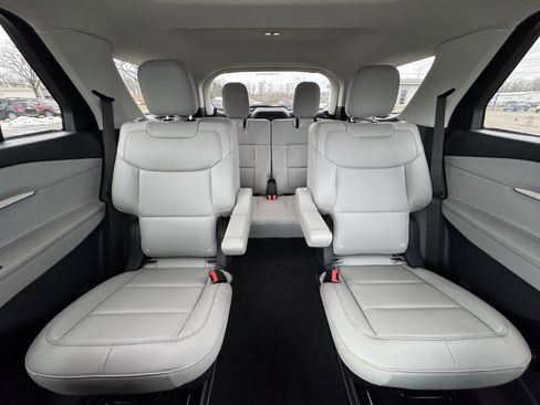 Used 2025 Ford Explorer Active w/ Active Comfort Package image 16