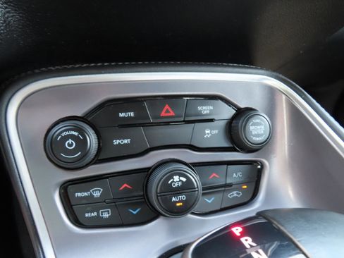 Used 2019 Dodge Challenger SXT RWD image 27