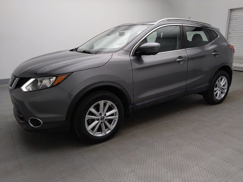 Used 2019 Nissan Rogue Sport SV w/ Technology Package FWD image 2