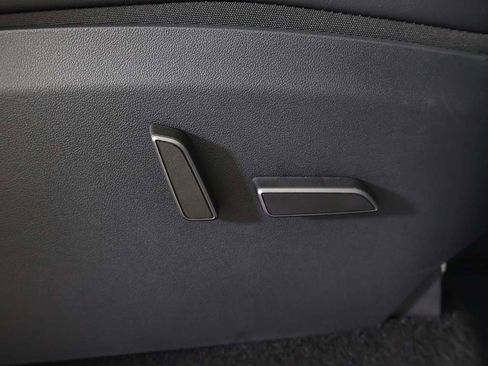 Used 2023 Tesla Model Y Long Range image 34