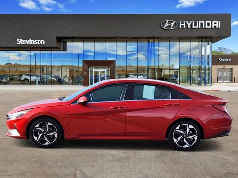 Used 2021 Hyundai Elantra Limited w/ Cargo Package image 2