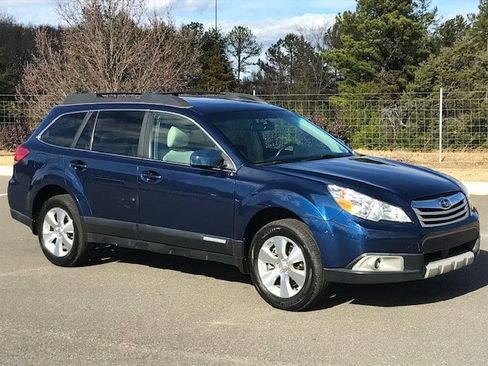 Used 2011 Subaru Outback 3.6R Limited image 2