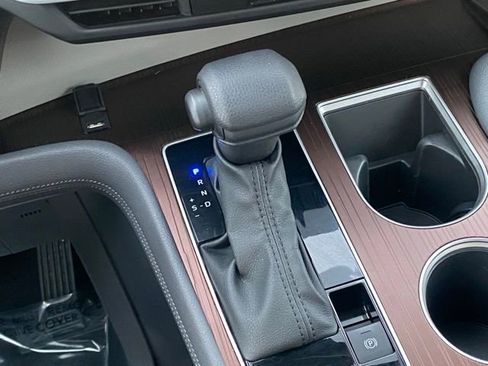 Certified 2023 Toyota Sienna LE image 18