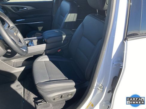 Used 2025 Chevrolet Traverse LT image 30