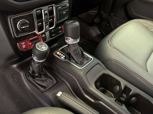 Used 2025 Jeep Gladiator Mojave AWD/4WD image 26
