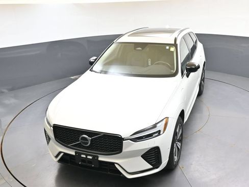 Certified 2025 Volvo XC60 T8 Plus w/ Protection Package Premier AWD/4WD image 36