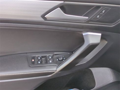 Used 2022 Volkswagen Tiguan S image 19