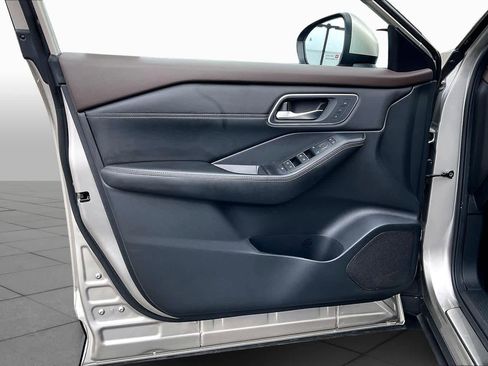 Used 2023 Nissan Rogue Platinum w/ Platinum Premium Package image 20