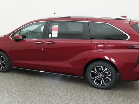 New 2026 Toyota Sienna Platinum image 4