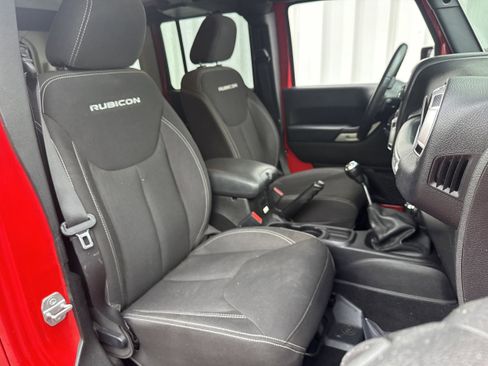 Used 2015 Jeep Wrangler Unlimited Rubicon w/ Connectivity Group AWD/4WD image 10