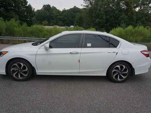Used 2016 Honda Accord EX image 19