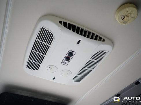 Used 2018 Mercedes-Benz Sprinter 2500 image 64