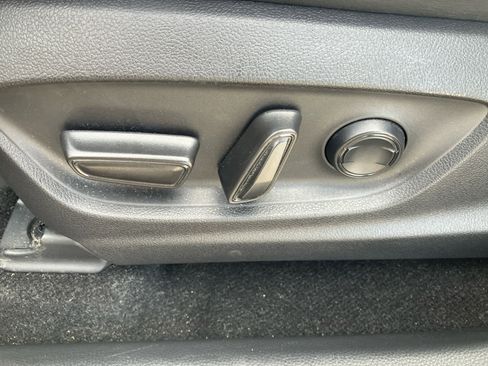 Used 2025 Toyota Crown Limited w/ Advanced Technology Package image 11