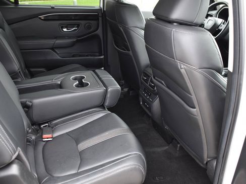 Used 2025 Honda Pilot Touring image 17