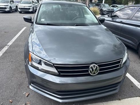 Used 2016 Volkswagen Jetta SE FWD image 2