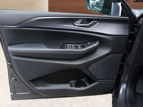 New 2026 Jeep Grand Cherokee Laredo RWD image 10