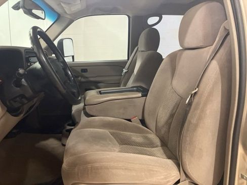 Used 2005 Chevrolet Silverado 2500 LS w/ Heavy-Duty Power Package image 11